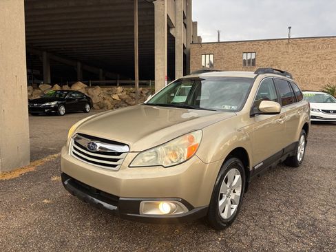 Used 2010 Subaru Outback 2.5i Premium image 2