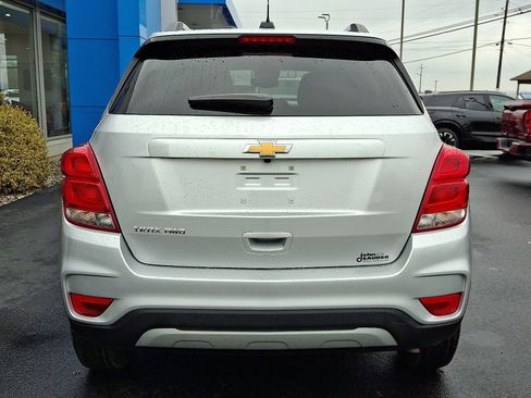 Used 2022 Chevrolet Trax LT w/ LT Convenience Package image 5