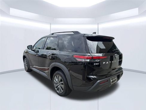 Used 2024 Nissan Pathfinder SV AWD/4WD image 5