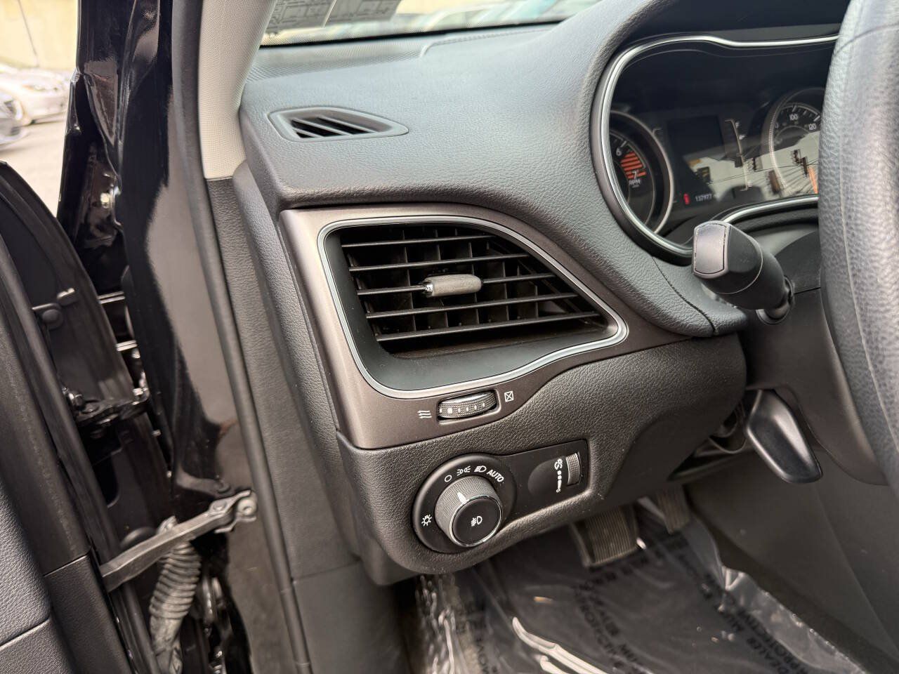 Used 2019 Jeep Cherokee Latitude w/ Popular Appearance Group FWD image 11