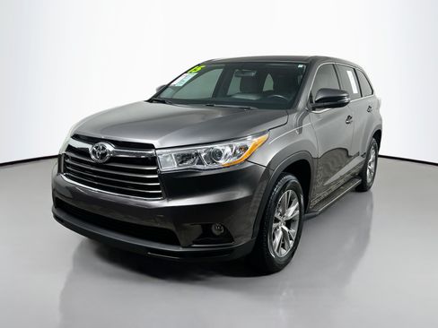 Used 2015 Toyota Highlander Plus FWD image 10