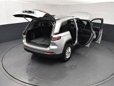 Used 2024 Jeep Grand Cherokee Laredo X w/ Trailer Tow Package image 29