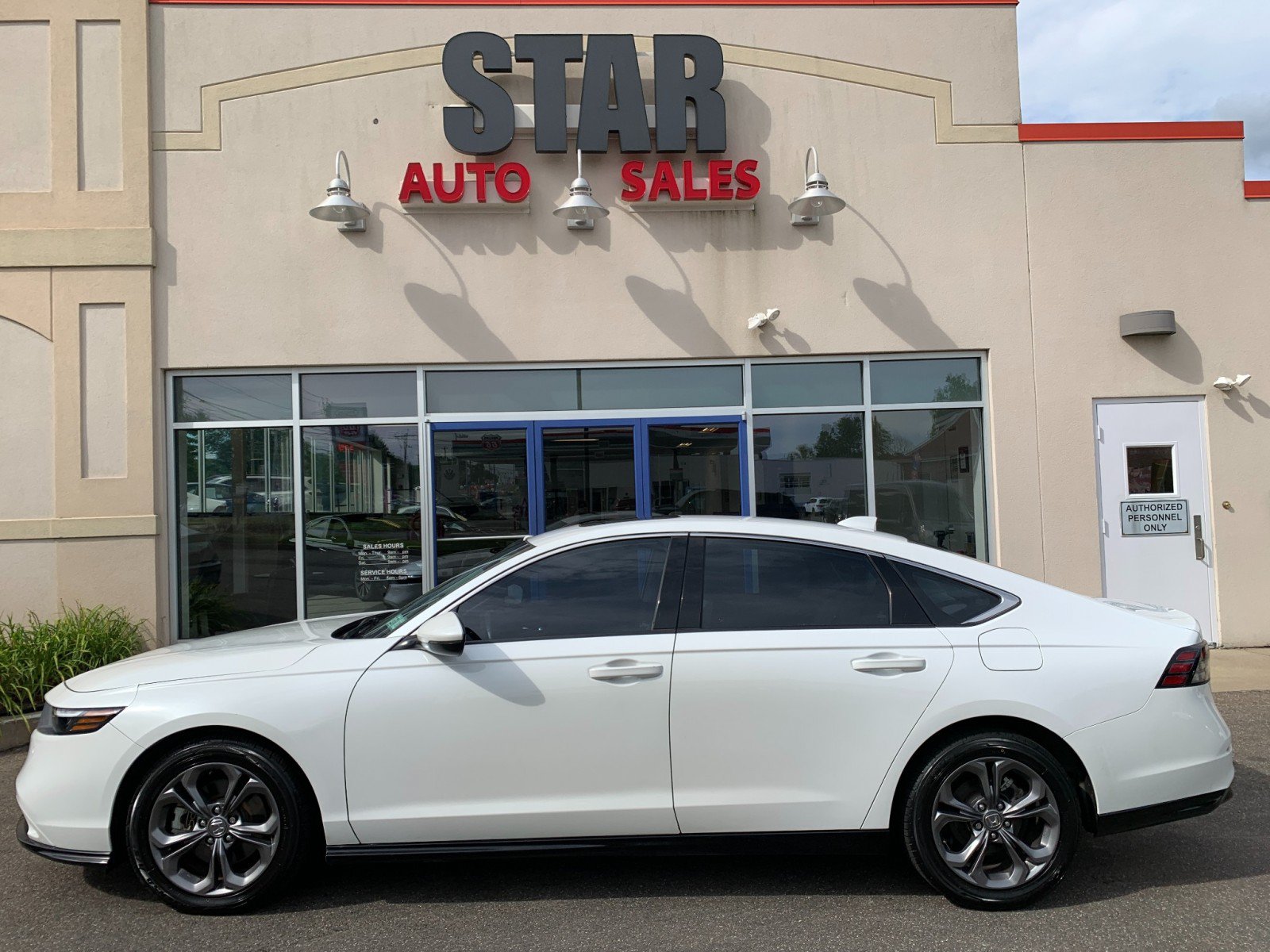 Used 2023 Honda Accord EX-L image 4