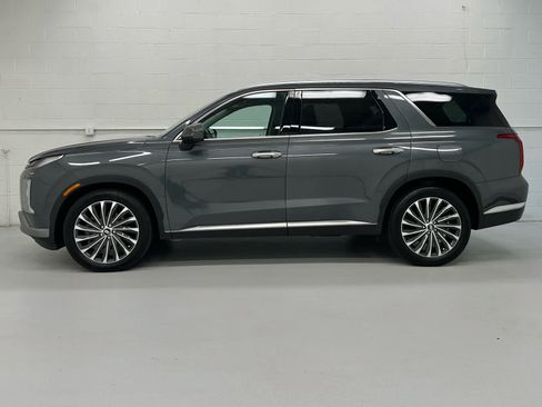Used 2023 Hyundai Palisade Limited w/ Cargo Package AWD/4WD image 3