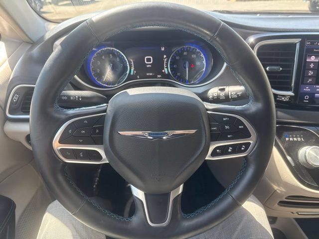 Used 2021 Chrysler Pacifica Touring-L FWD image 13