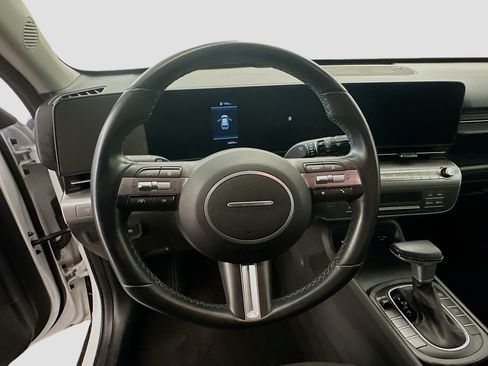 Used 2025 Hyundai Kona SEL image 18