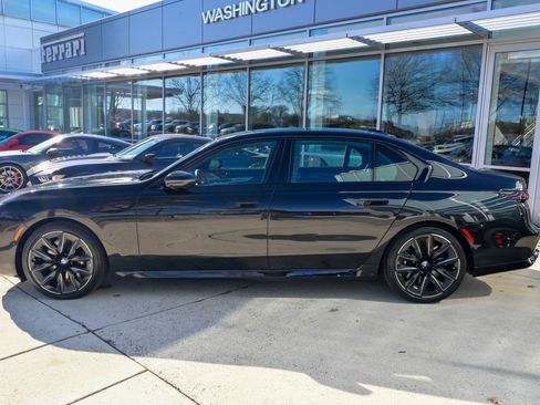 Used 2023 BMW 760i xDrive w/ Executive Package image 8