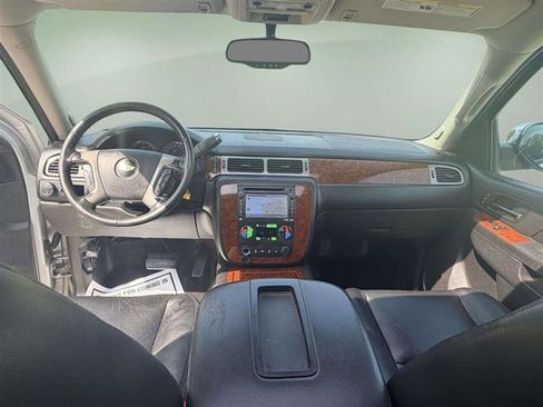 Used 2014 Chevrolet Suburban LTZ RWD image 40