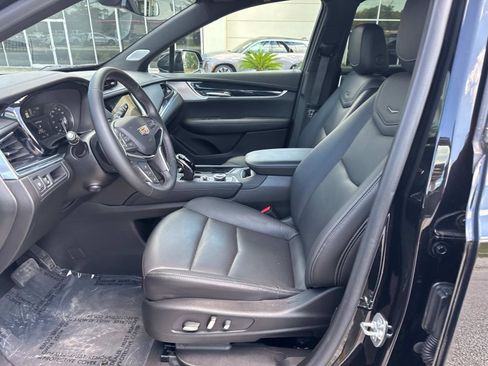 Used 2025 Cadillac XT5 Premium Luxury image 15