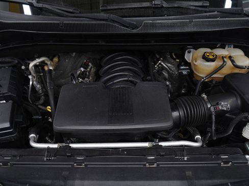 Used 2022 Chevrolet Suburban LT w/ Luxury Package image 36