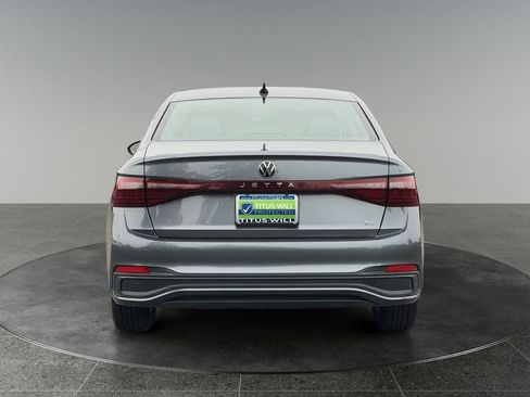 Used 2025 Volkswagen Jetta SE FWD image 8