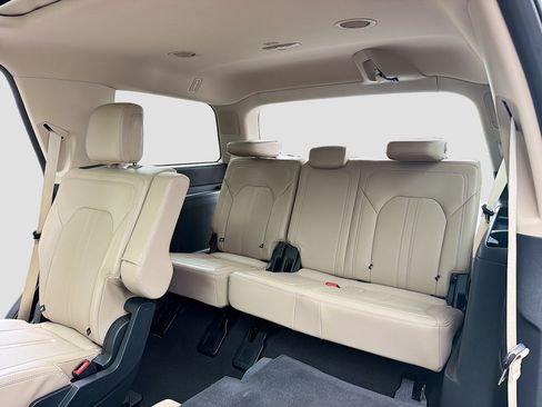 Used 2024 Ford Expedition Limited AWD/4WD image 13