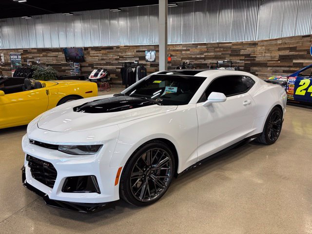 Used 2021 Chevrolet Camaro ZL1 RWD image 6