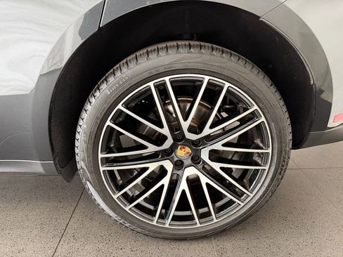 Certified 2026 Porsche Macan AWD/4WD image 11
