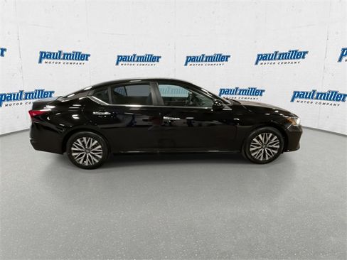 Used 2023 Nissan Altima 2.5 SV image 12
