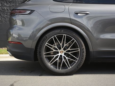 Certified 2025 Porsche Cayenne S AWD/4WD image 44