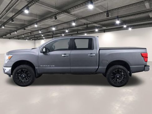 Used 2018 Nissan Titan SV w/ SV Convenience Package RWD image 4