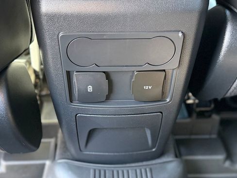 Used 2022 Ford Explorer XLT w/ Equipment Group 202A AWD/4WD image 8