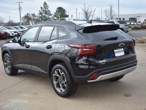 New 2026 Chevrolet Trax LT w/ Sunroof Package image 9
