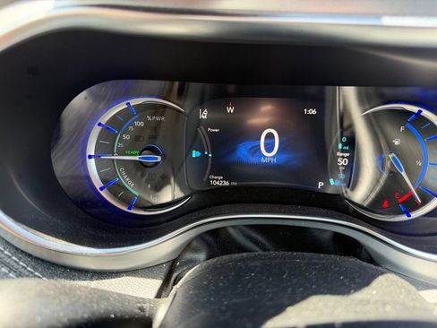 Used 2020 Chrysler Pacifica Limited w/ Advanced Safetytec Group FWD image 31