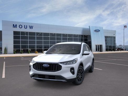 New 2025 Ford Escape SE image 2