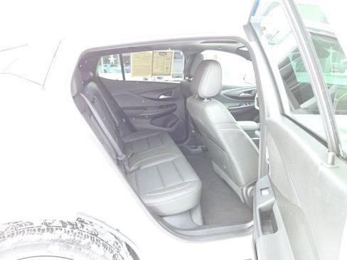 Used 2025 Buick Envista Avenir image 49