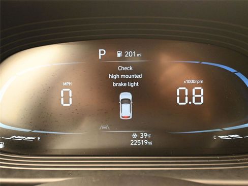 Used 2024 Hyundai Venue Limited image 11