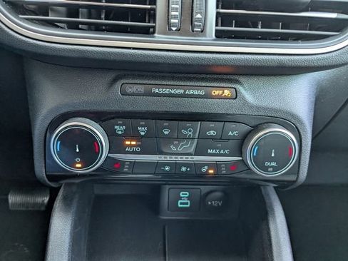 Used 2022 Ford Escape SE w/ Convenience Package AWD/4WD image 3
