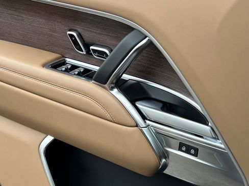 Used 2025 Land Rover Range Rover Long Wheelbase SE image 31