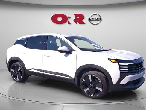 Used 2025 Nissan Kicks SR image 1