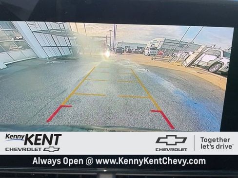 Certified 2025 Chevrolet Trax LT w/ LT Convenience Package image 2