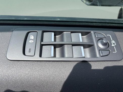 Used 2025 Land Rover Discovery Sport Dynamic SE image 34