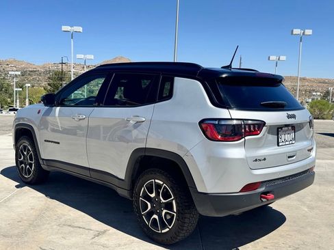 Used 2024 Jeep Compass Trailhawk AWD/4WD image 3