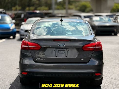 Used 2017 Ford Focus SE FWD image 4