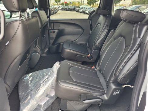 New 2026 Chrysler Voyager LX image 5