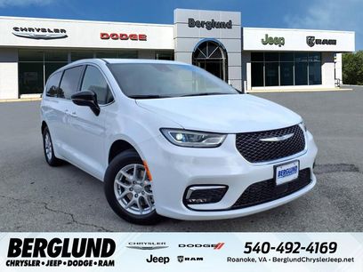 New 2026 Chrysler Pacifica Select