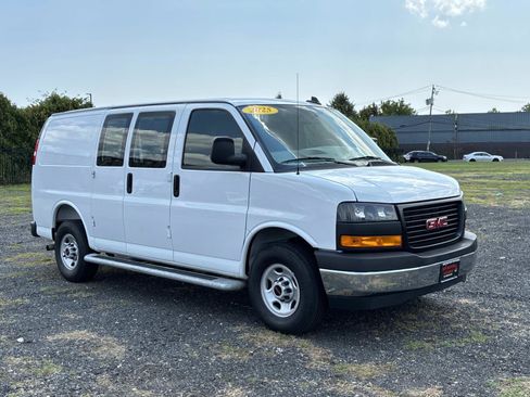 Used 2025 GMC Savana 2500 w/ Driver Convenience Package RWD image 3