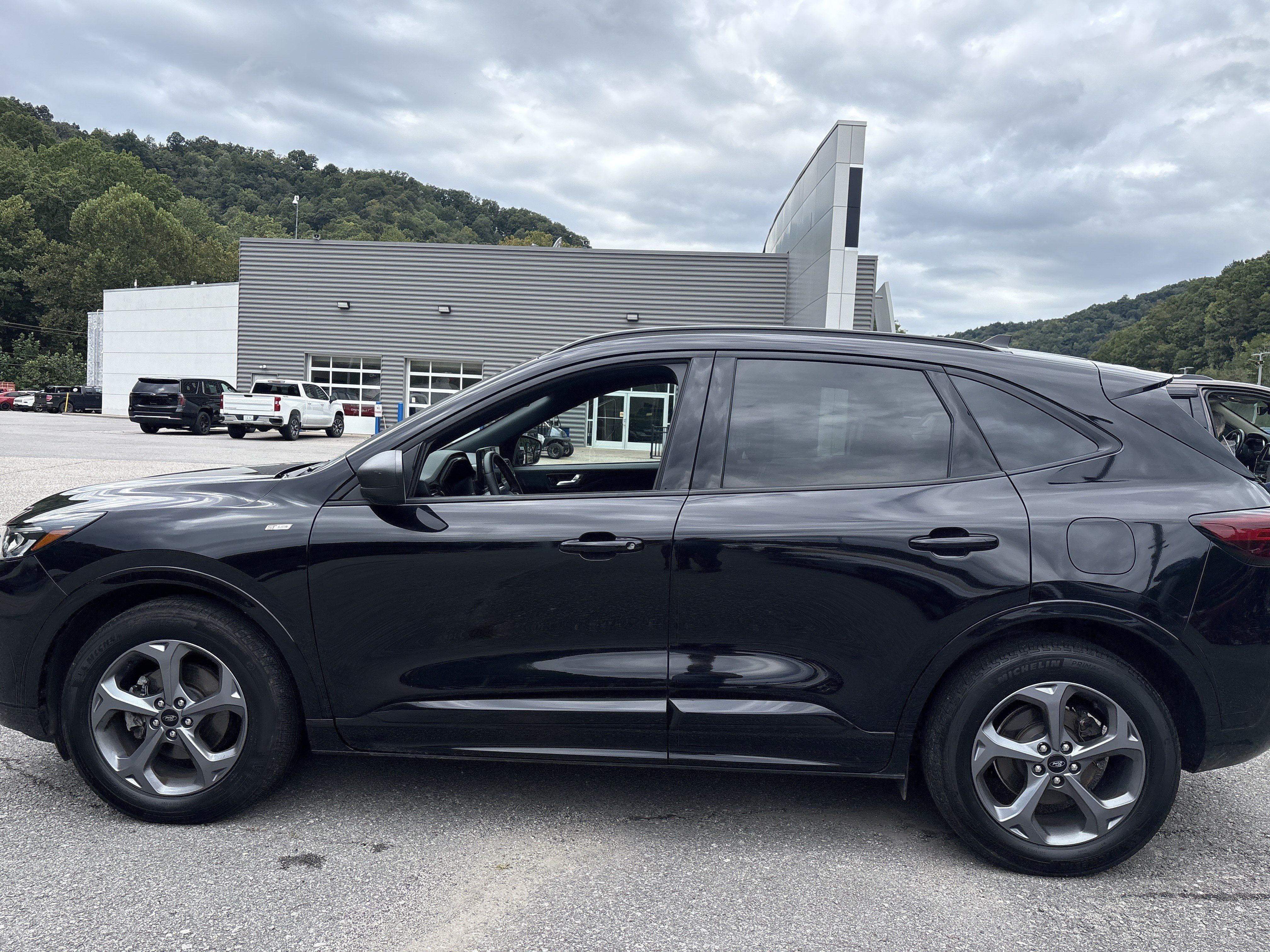 Used 2023 Ford Escape ST-Line w/ Tech Pack #1 AWD/4WD image 7