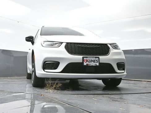 New 2026 Chrysler Pacifica Limited w/ S Appearance Package image 54