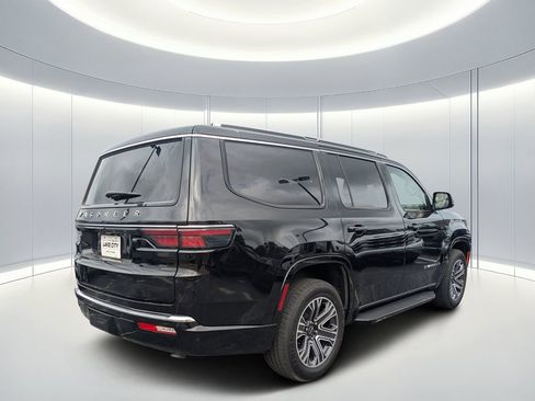 Used 2025 Jeep Wagoneer Series II AWD/4WD image 4