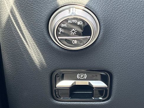 Used 2025 Mercedes-Benz GLC 300 image 26