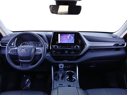 Certified 2023 Toyota Highlander XLE image 35
