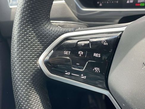 Certified 2023 Volkswagen Tiguan SE R-Line FWD image 21