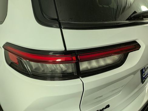 New 2025 Jeep Grand Cherokee L Altitude image 12