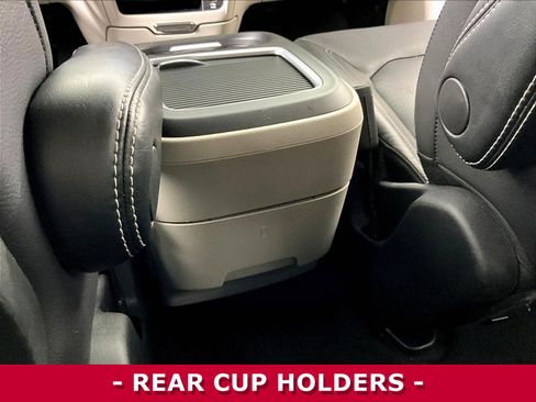 Used 2022 Chrysler Pacifica Touring-L w/ Uconnect Theater Family Group FWD image 10