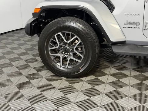 Used 2024 Jeep Wrangler Unlimited Sahara AWD/4WD image 11
