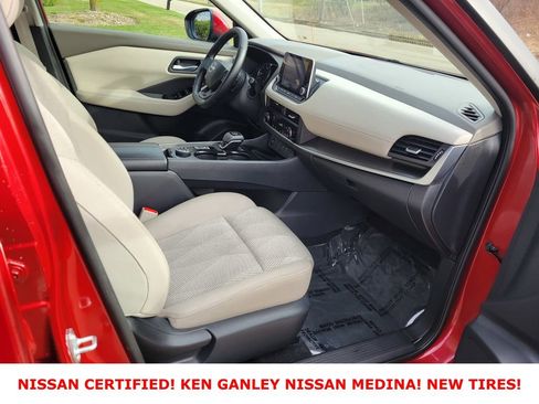 Certified 2025 Nissan Rogue SV image 52