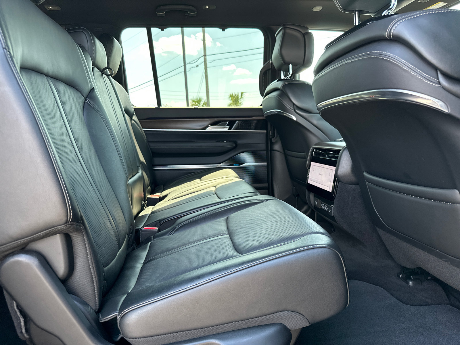 Used 2022 Jeep Grand Wagoneer Series I w/ Flexible Seating Group AWD/4WD image 21