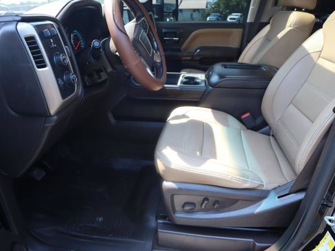 Used 2018 GMC Sierra 2500 Denali w/ Duramax Plus Package AWD/4WD image 14