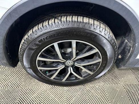 Used 2021 Volkswagen Tiguan SE image 10